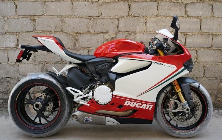 Quatro a elevação do curso 1199cc pôs o estilo de Ducati das motocicletas com 90° “L” cilindro gêmeo