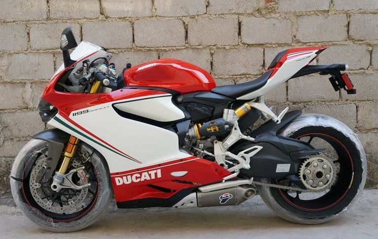 Quatro a elevação do curso 1199cc pôs o estilo de Ducati das motocicletas com 90° “L” cilindro gêmeo