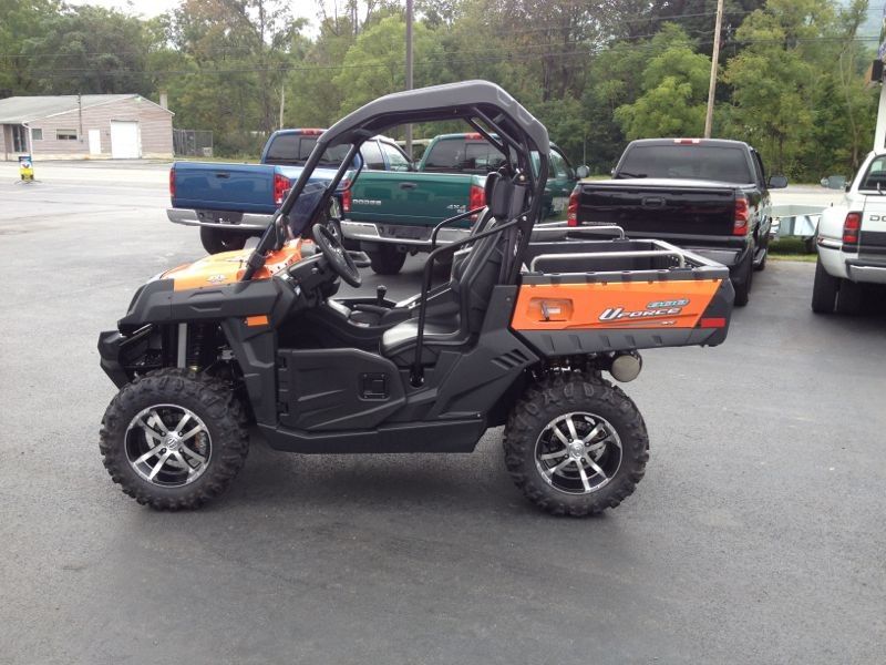 2 CF dos veículos utilitários do gás de Seat 800cc viajam de automóvel UTV com o motor posto forte